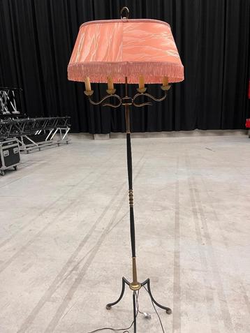 Charmante retro lamp beschikbaar voor biedingen