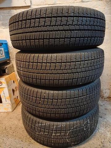 4 pneus hiver 215/65 R17 beschikbaar voor biedingen