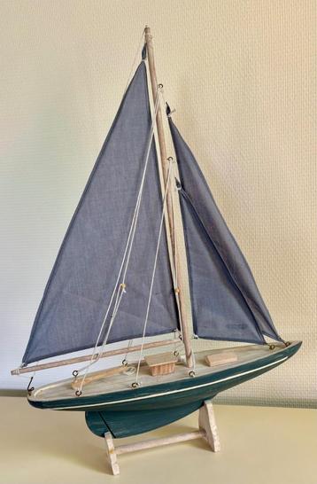 houten zeiljacht beschikbaar voor biedingen