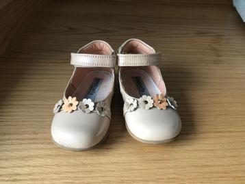 Zomerse babyschoentjes - 20 beschikbaar voor biedingen