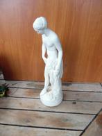 statue en plâtre blanc d'une femme nue se baignant, Antiquités & Art, Enlèvement ou Envoi