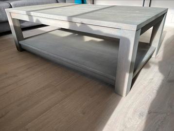 Eiken salontafel beschikbaar voor biedingen