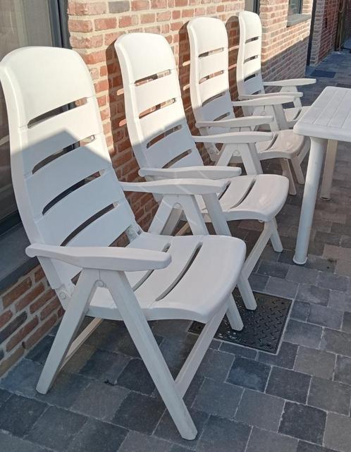 Verstelbare tuinstoelen met kussens en tafel, Tuin en Terras, Tuinsets en Loungesets, Gebruikt, Tuinset, Kunststof, 4 zitplaatsen