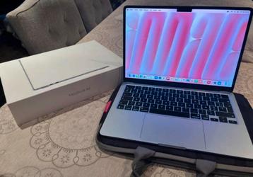 Macbook Sky Blue beschikbaar voor biedingen