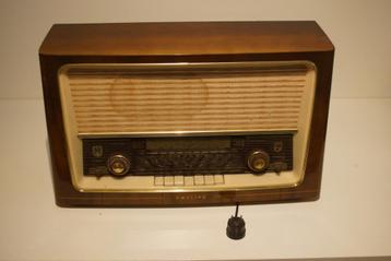 Vintage Philips radio beschikbaar voor biedingen