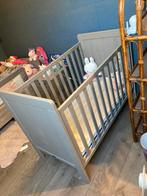 Babybed  massieve houten, Enfants & Bébés, Chambre d'enfant | Chambres d'enfant complètes, Comme neuf, Enlèvement ou Envoi