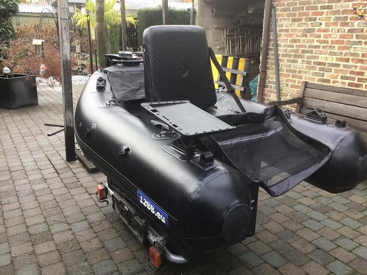 12BB JUMBO S Bellyboat, Watersport en Boten, Hengelsport | Roofvissen, Zo goed als nieuw, Ophalen