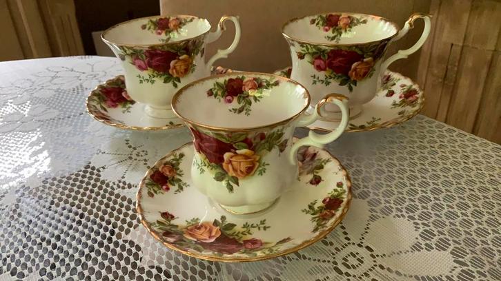3 kop en schotels, Royal Albert, Old Country Roses., Antiek en Kunst, Antiek | Servies los, Ophalen of Verzenden