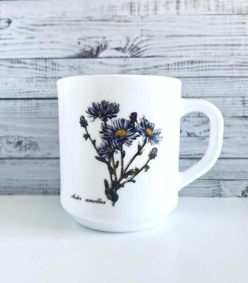 Tasse Arcopal motif botanique, Antiek en Kunst, Antiek | Servies los, Ophalen of Verzenden