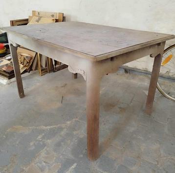 VINTAGE TAFEL beschikbaar voor biedingen