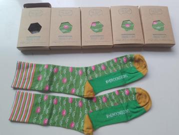 5 paar nieuwe kousen 40-46 hero on socks in doosjes beschikbaar voor biedingen