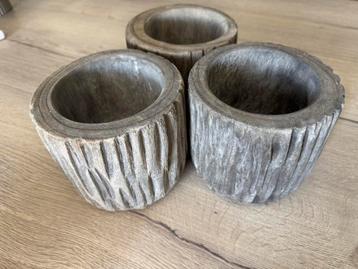 3 mooie grijze bloempotten van het merk Mica beschikbaar voor biedingen