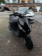 Piaggio zip 4 takt 2023, Fietsen en Brommers, Ophalen, Zip, Zo goed als nieuw, 50 cc