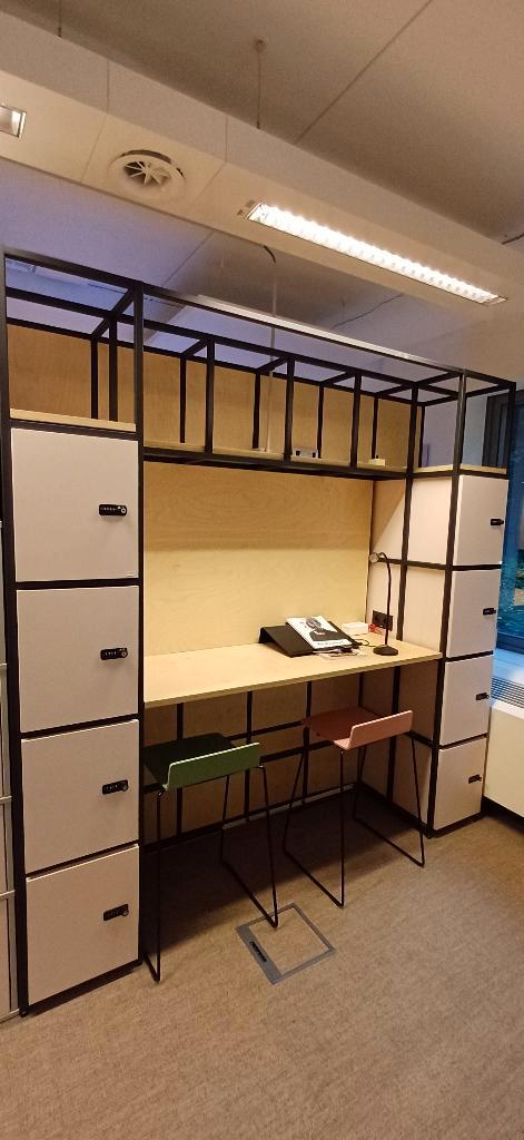 Meuble de bureau avec casier, Zakelijke goederen, Kantoor en Winkelinrichting | Kantoormeubilair en Inrichting, Bureau, Archief en Opbergen