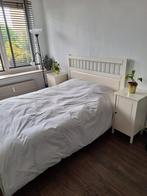 Bed, matras, donsdeken en 2 nachtkastjes, Huis en Inrichting, Slaapkamer | Bedden, Ophalen, Gebruikt, Wit, Tweepersoons
