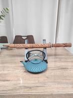 Decoratieve zwaard en gietijzeren theepot., Ophalen, Zo goed als nieuw
