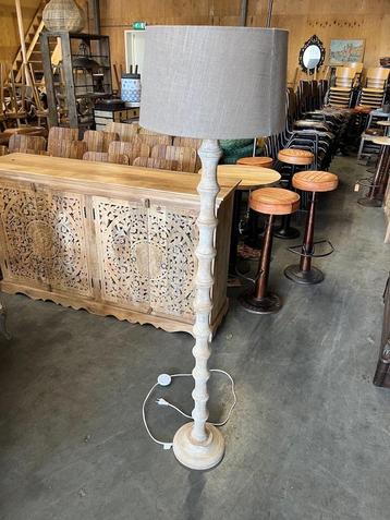Zeer fraaie staande lamp Landelijk/Sober/klassiek beschikbaar voor biedingen