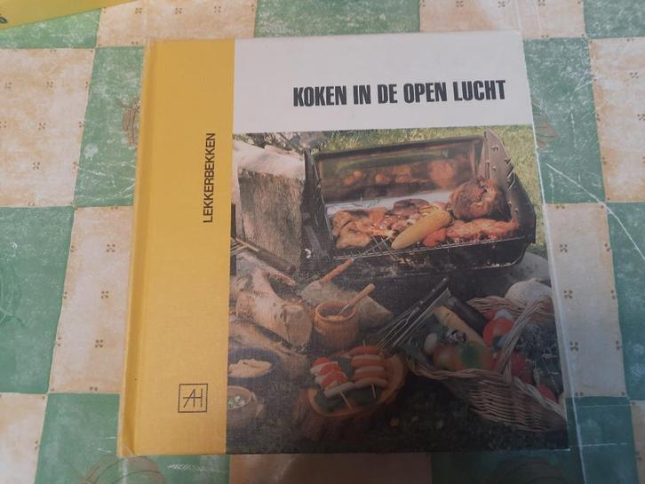 koken in open lucht vintage kookboek van artis historia, Boeken, Kookboeken, Zo goed als nieuw, Ophalen of Verzenden
