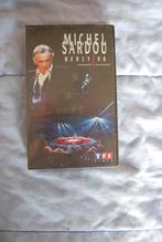 VHS Michel Sardou neuve de 1998 a Bercy, CD & DVD, Enlèvement ou Envoi, Neuf, dans son emballage, Musique et Concerts