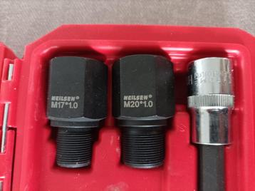 Injector doppenset voor het trekken van injectoren beschikbaar voor biedingen