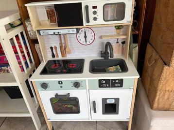 Lidl speelgoedkeukentje met veel accessoires beschikbaar voor biedingen