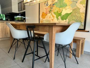 Tafel uit teak beschikbaar voor biedingen