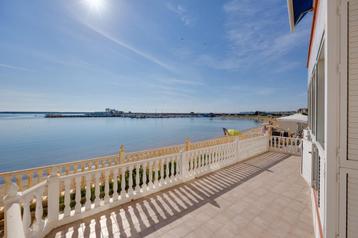 Gelijkvloers appartement bij de zee met garage/Torrevieja beschikbaar voor biedingen