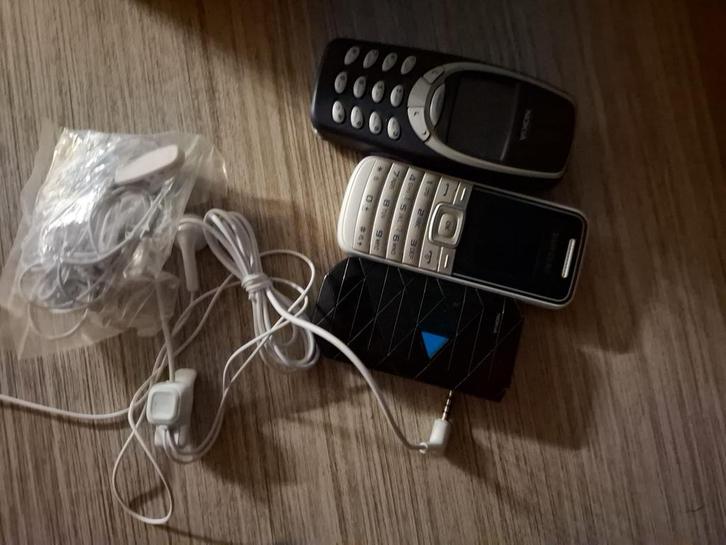 Téléphones portables Nokia et Samsung rétro, Télécoms, Téléphonie mobile | Nokia, Comme neuf, Sans abonnement, Sans simlock, Autres modèles