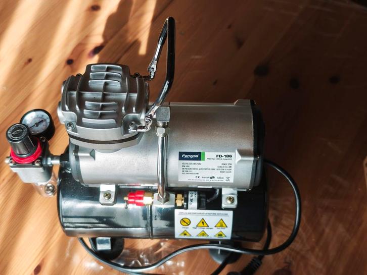Fengda compressor FD-186 met acc., Hobby en Vrije tijd, Schilderen, Zo goed als nieuw, Ophalen of Verzenden