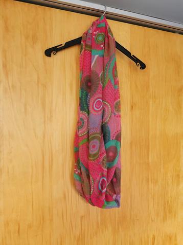 Roze sjaaltje 75cm x 50cm beschikbaar voor biedingen
