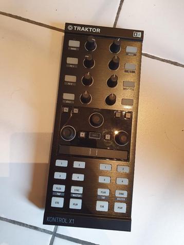 Native instruments X1 MK2, Enlèvement, Comme neuf