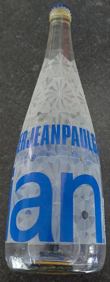 Volle waterfles Evian Jean Paul Gaultier beschikbaar voor biedingen