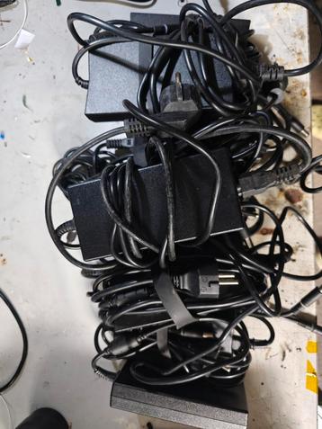 Lot van DELL laptop opladers 11 stuks beschikbaar voor biedingen