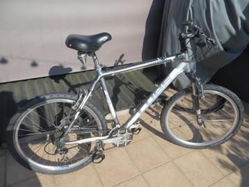 MOUNTAINBIKE CUBE LTD PRO superlite 200€