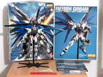 Bandai MG 1/100 Mobile Suit Gundam SEED Freedom ZGMF-X10A, Enlèvement ou Envoi, Utilisé, 1:50 ou moins, Personnage ou Figurines