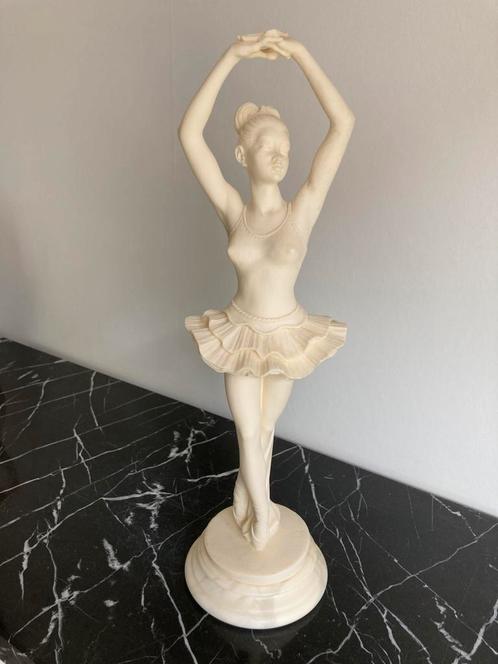 A.Giannelli ballerina,. Albasten beeld Balletdanseres..., Antiek en Kunst, Kunst | Beelden en Houtsnijwerken, Ophalen of Verzenden
