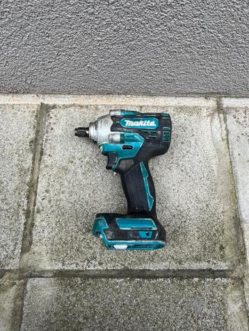 Boulonneuse makita disponible aux enchères