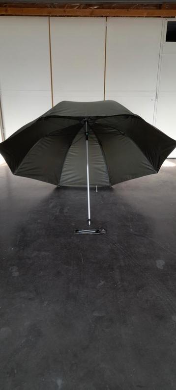 Korum 50 inch super steel brolly beschikbaar voor biedingen