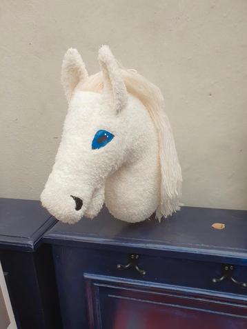 Verschillende stokpaardjes/hobby horses beschikbaar voor biedingen