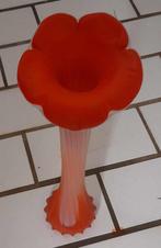 Smalle vaas in de vorm van een roos, Antiek en Kunst, Ophalen of Verzenden