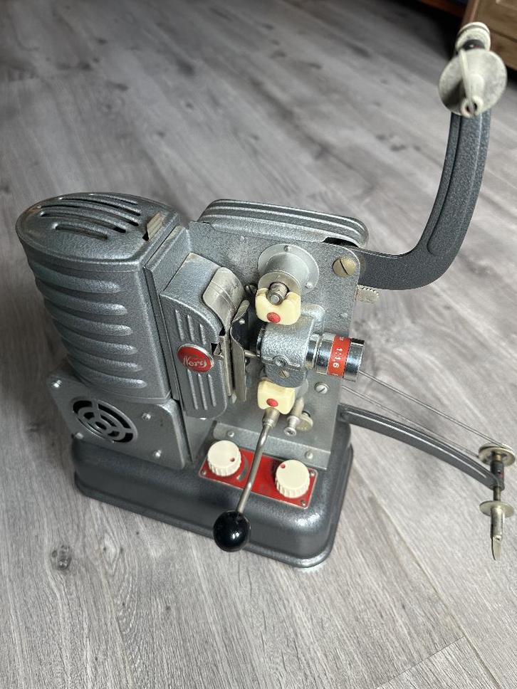 Diverse filmprojectoren en camera's 1950- Op aanvraag, Verzamelen, Foto-apparatuur en Filmapparatuur, Projector, 1940 tot 1960