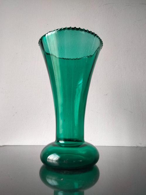 1940s 50s vintage vaas glas Doyen, Maison & Meubles, Accessoires pour la Maison | Vases, Utilisé, Vert, Verre, Enlèvement ou Envoi