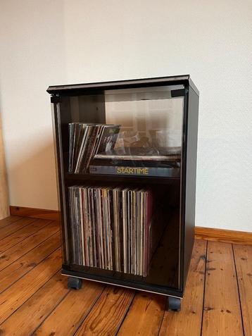 Kastje voor vinylplaten beschikbaar voor biedingen