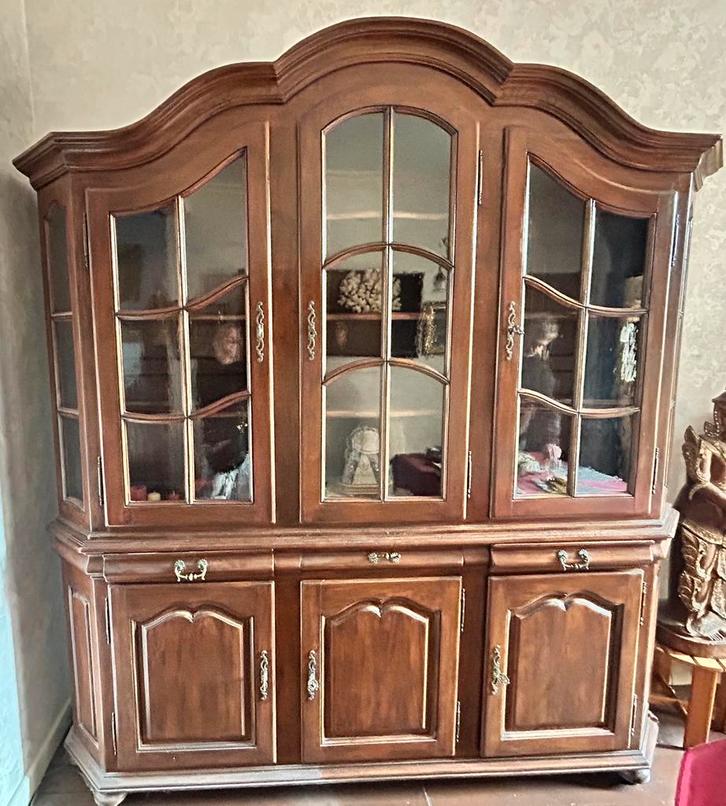 Massief houten vitrinekast met veel opbergruimte!, Huis en Inrichting, Kasten | Buffetkasten, Gebruikt, Ophalen