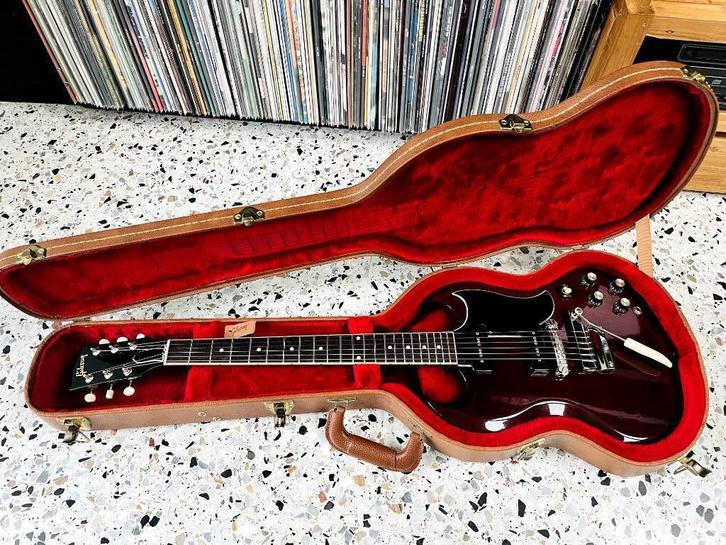 Gibson SG Special Vibrola Aged Cherry - 2019, Muziek en Instrumenten, Snaarinstrumenten | Gitaren | Elektrisch, Gebruikt, Solid body
