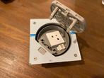 Simon waterdichte vloerstopcontact + inbouwdoos, Doe-het-zelf en Bouw, Ophalen of Verzenden, Nieuw, Stopcontact