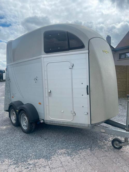 Humbaur Xanthos aero 2p zadelkamer 2016, Dieren en Toebehoren, Paarden en Pony's | Trailers en Aanhangwagens, Zo goed als nieuw