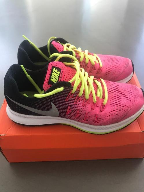 Chaussure de sport NIKE taille 36.5, Vêtements | Femmes, Chaussures, Comme neuf, Chaussures de sports, Rose, Enlèvement ou Envoi