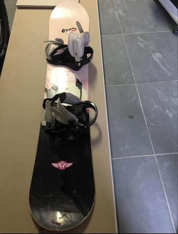 Snowboard Freestyle TRANS pour Filles 145 cm avec fixations beschikbaar voor biedingen