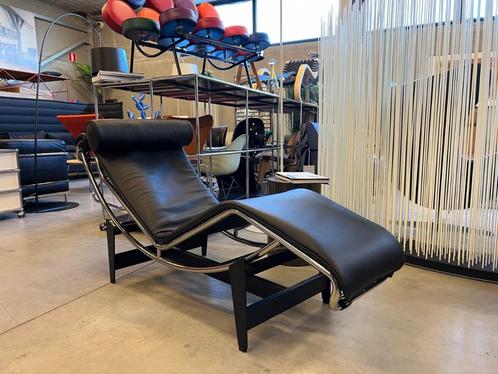 Cassina LC4 lederen fauteuil, ongebruikt, Huis en Inrichting, Fauteuils, Nieuw, Leer, Metaal, Verzenden